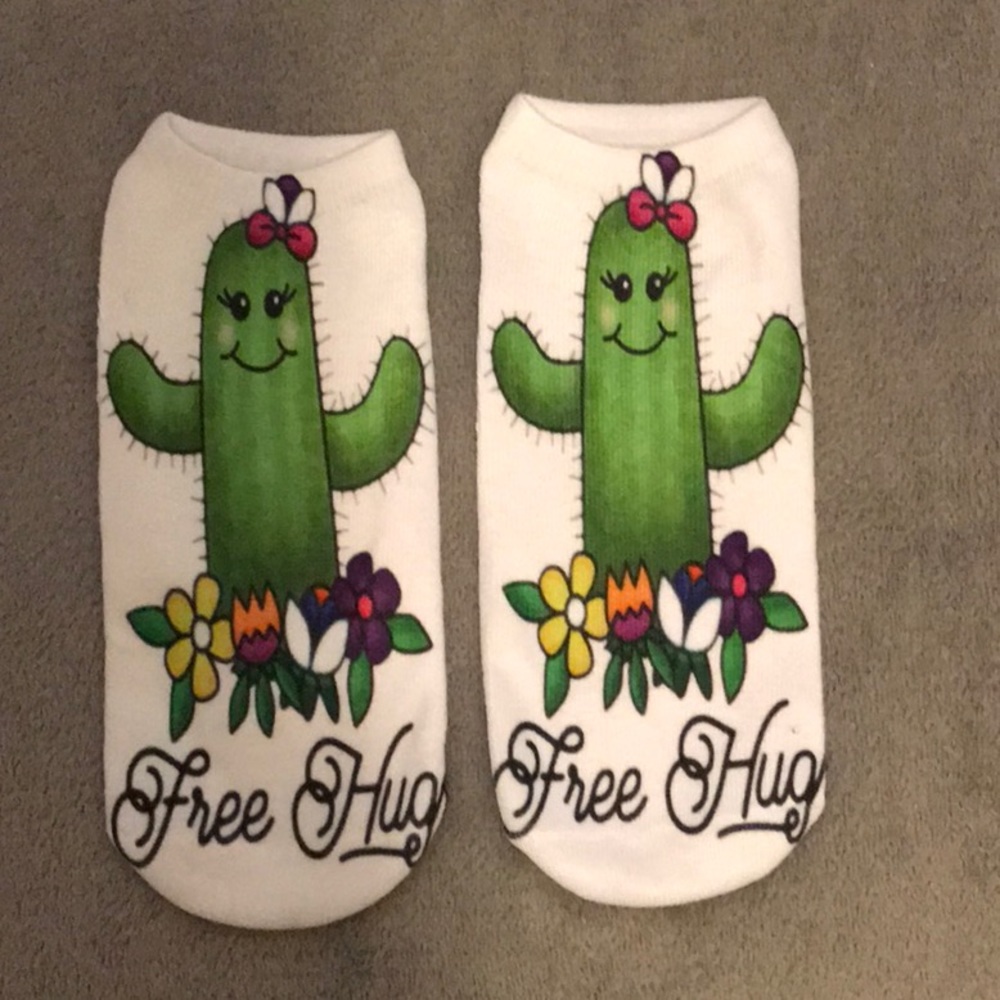 Free hugs ankle socks